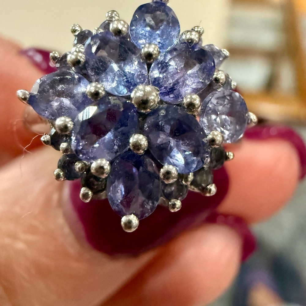 Elegant Sterling Silver and Tanzanite Gemstone Ring! - Picture 2 of 6